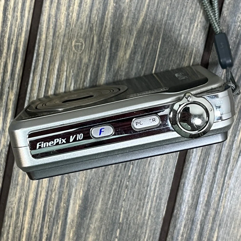 Fujifilm FinePix V10 Digital Camera Silver 5.1MP 3in LCD Retro Y2K